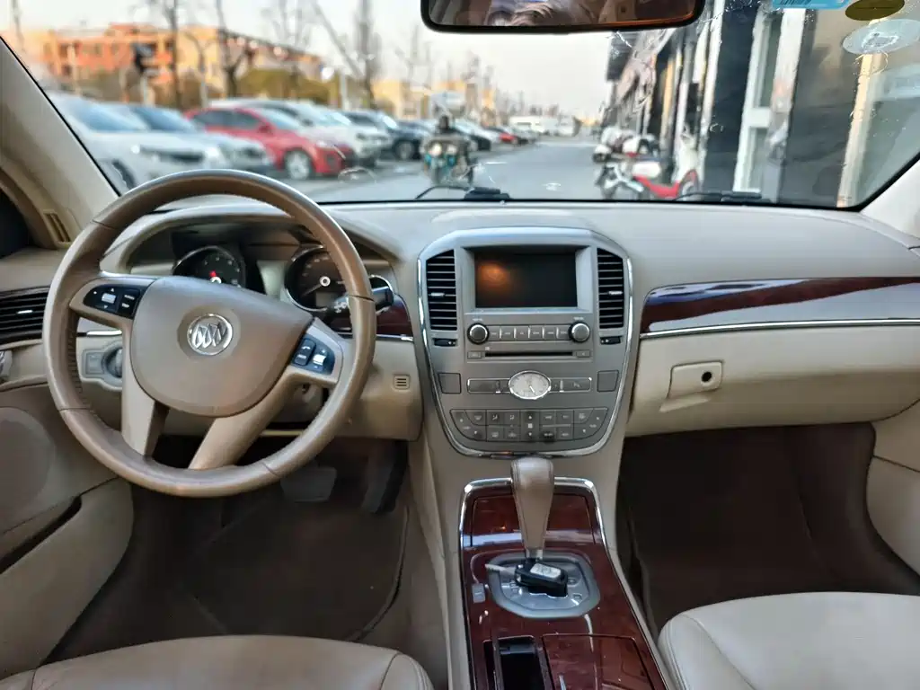 Buick Park Avenue — миниатюра 12