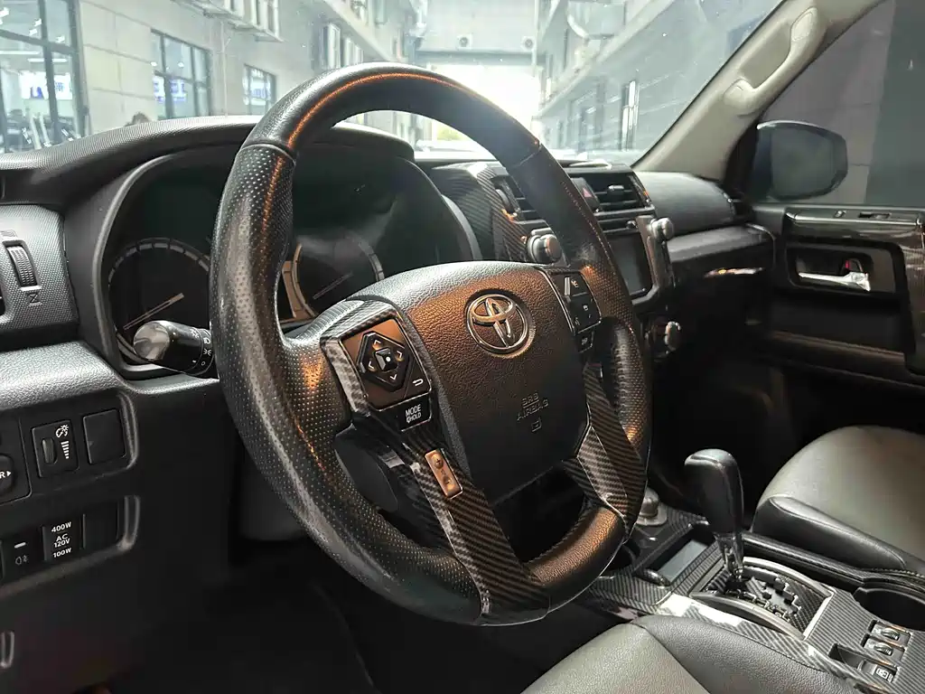 Toyota 4Runner — миниатюра 10