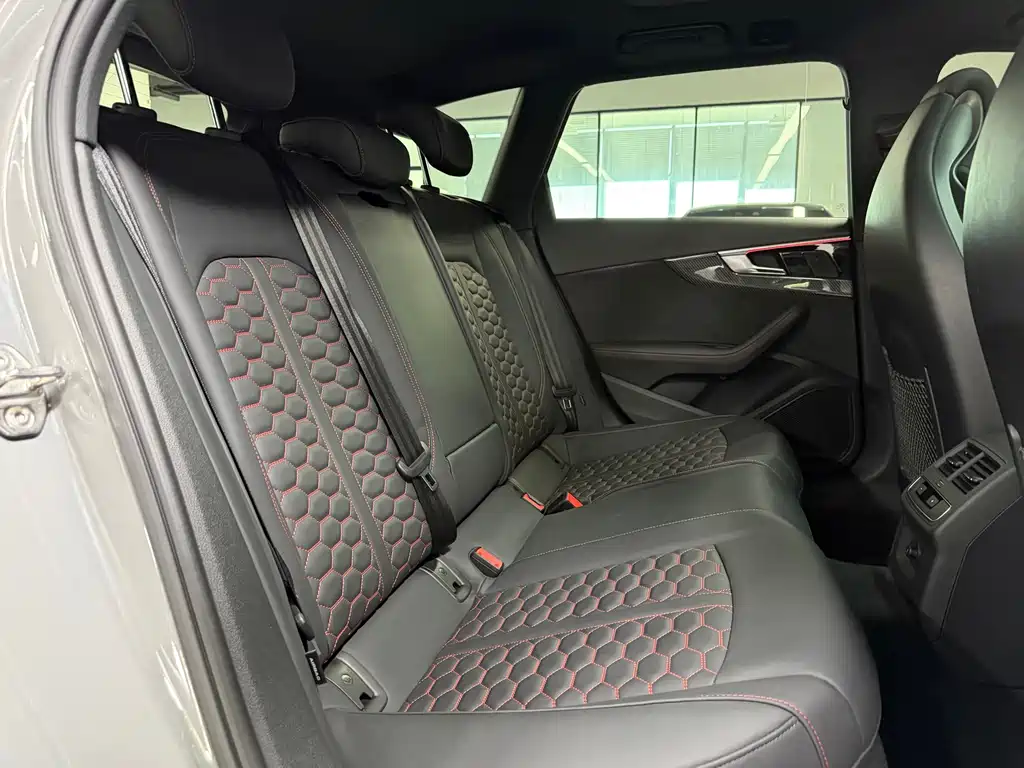 Audi RS 4 — миниатюра 13