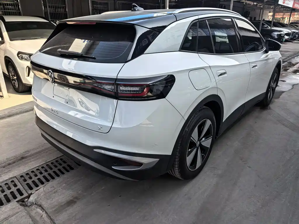 VOLKSWAGEN ID.4 X