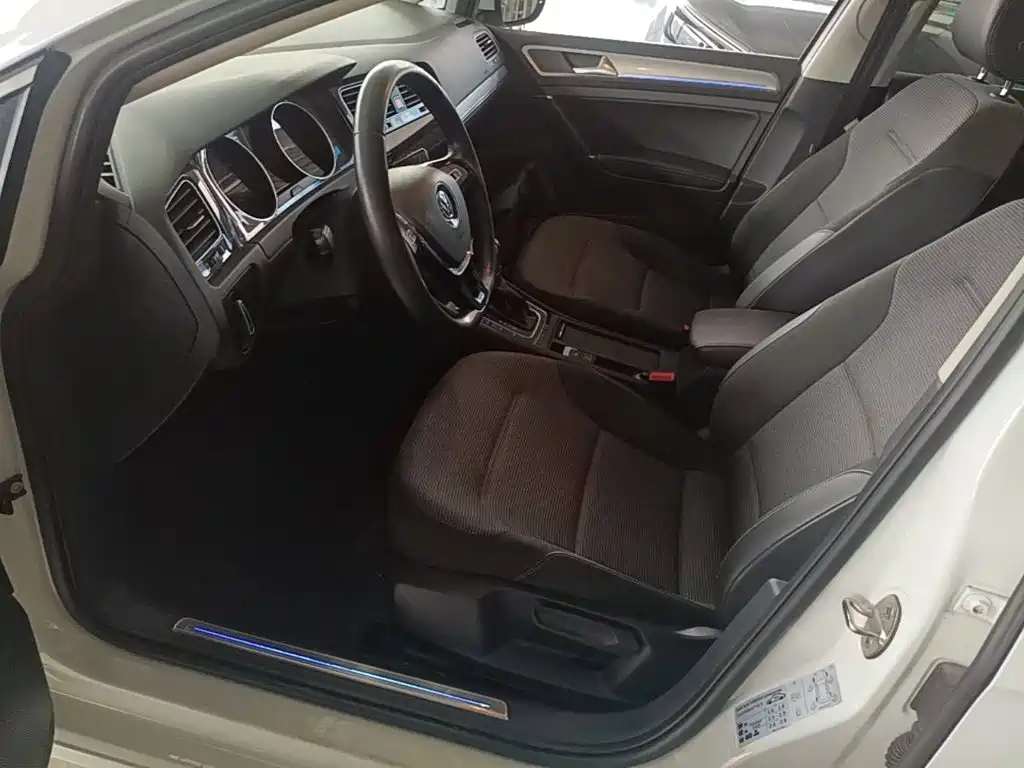 Volkswagen Golf EV — миниатюра 15