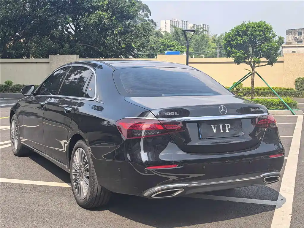 Mercedes-Benz E-Class — миниатюра 7