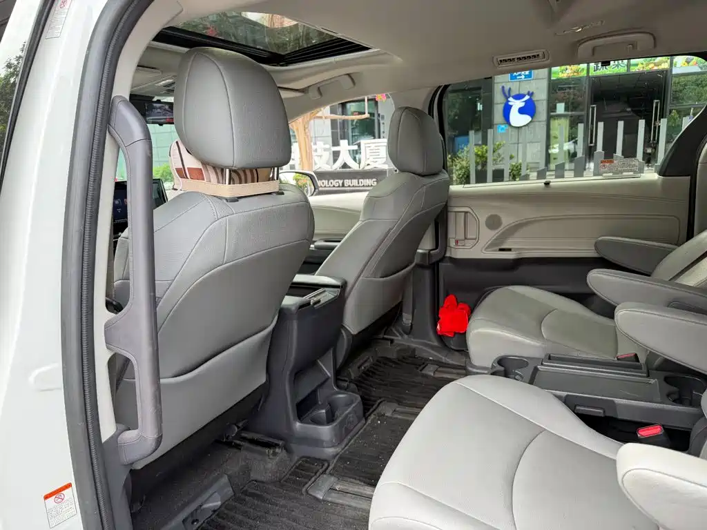 Toyota Granvia — миниатюра 11