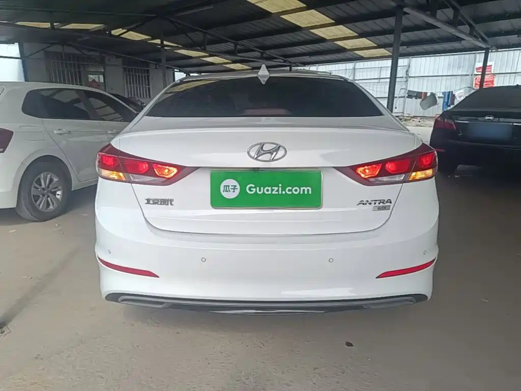 Hyundai Elantra — миниатюра 6