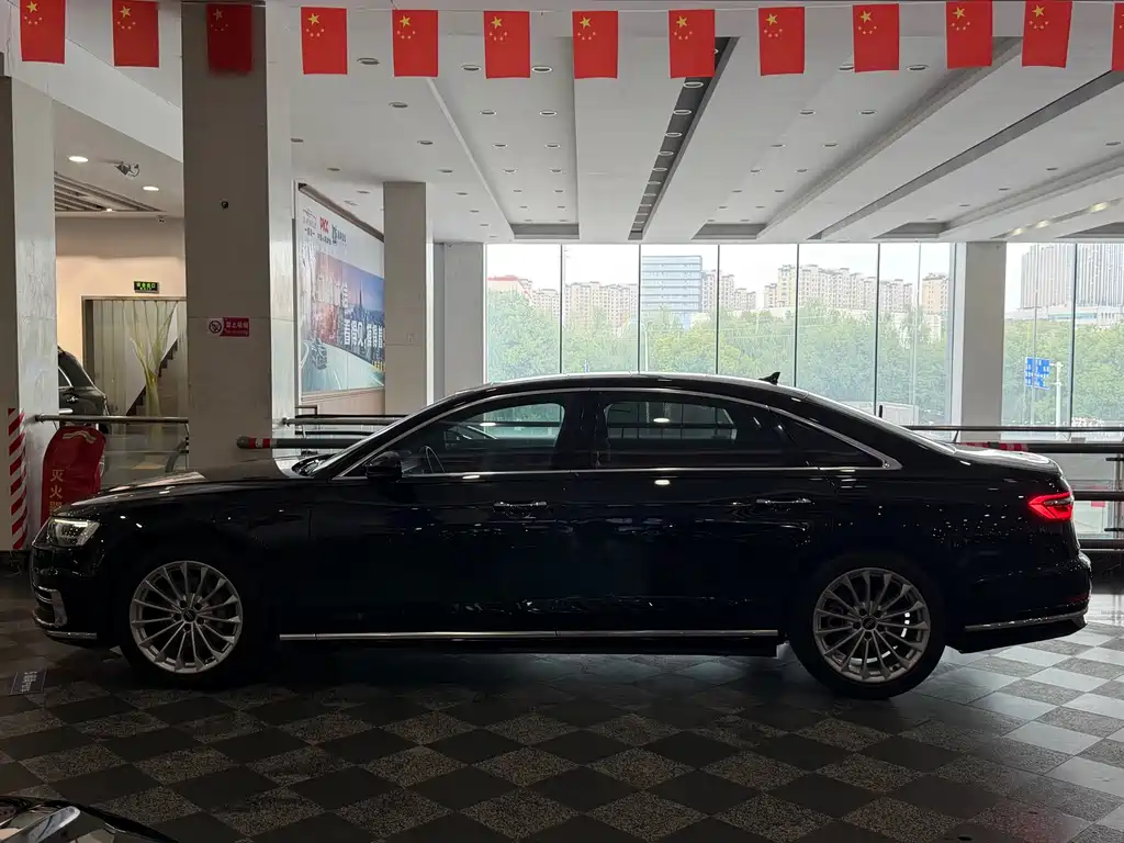 Audi A8 — миниатюра 3