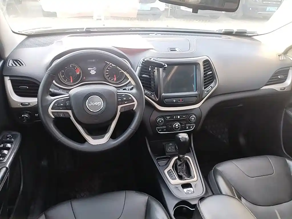 Jeep Cherokee — миниатюра 10