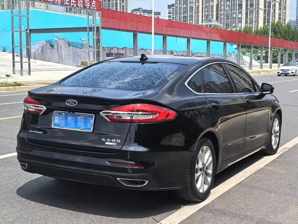 Ford Mondeo — миниатюра 7