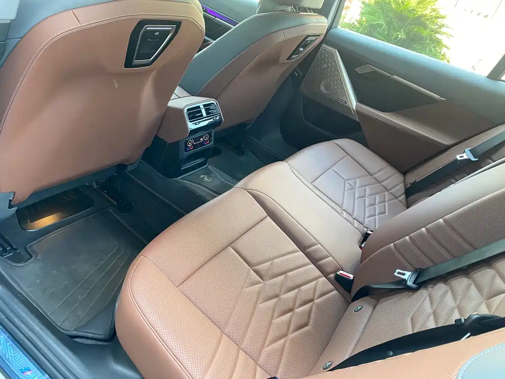 BMW 5 Series — миниатюра 12