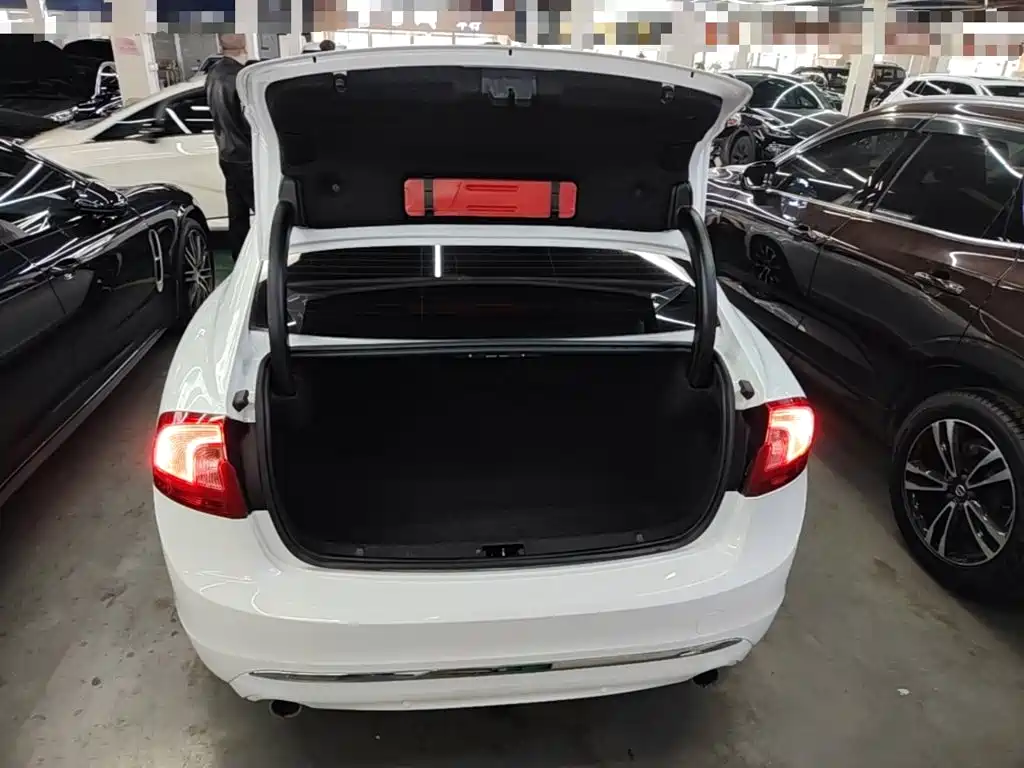 Volvo S60 — миниатюра 19
