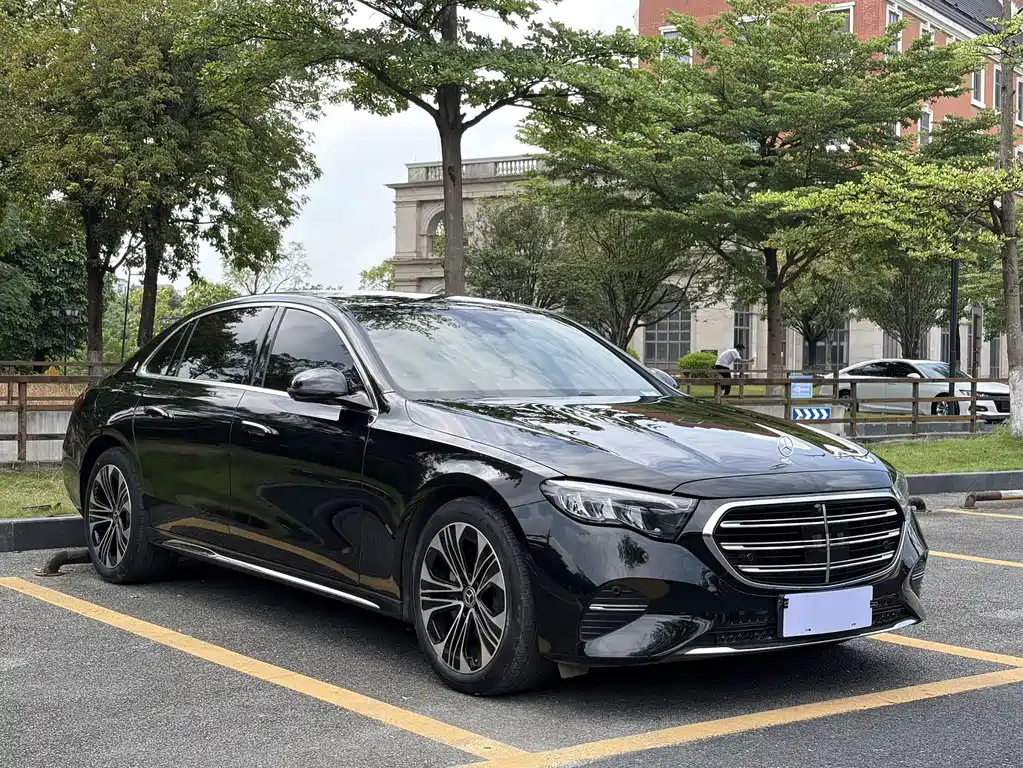 Mercedes-Benz E-Class — миниатюра 3