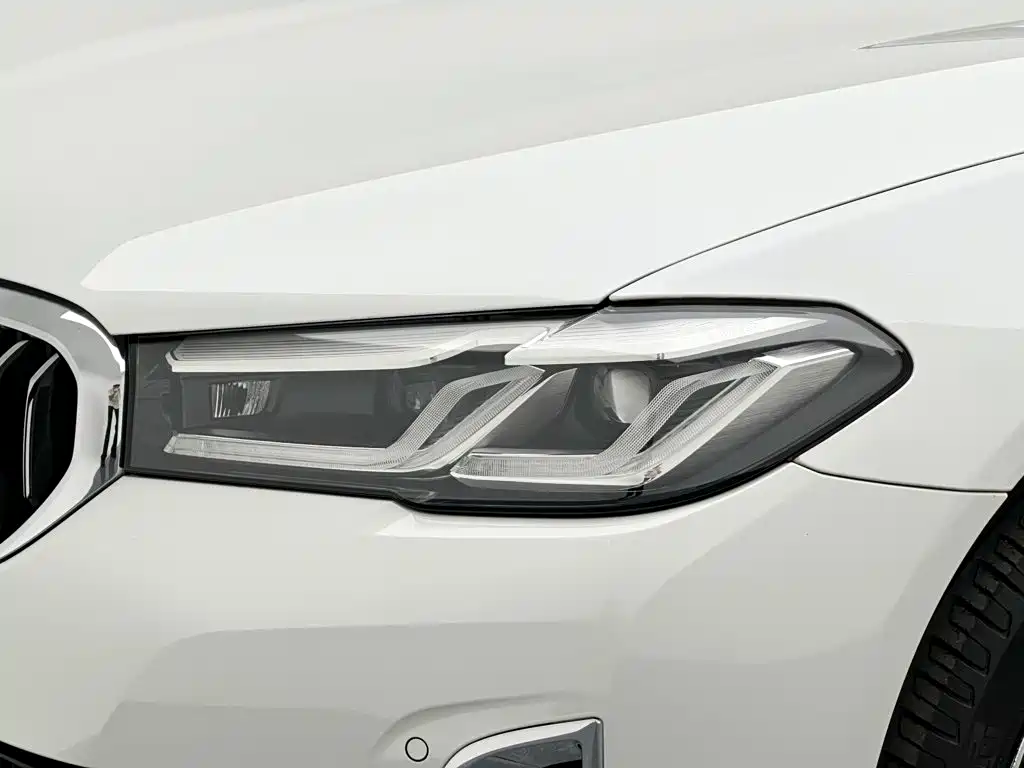 BMW 5 Series — миниатюра 27