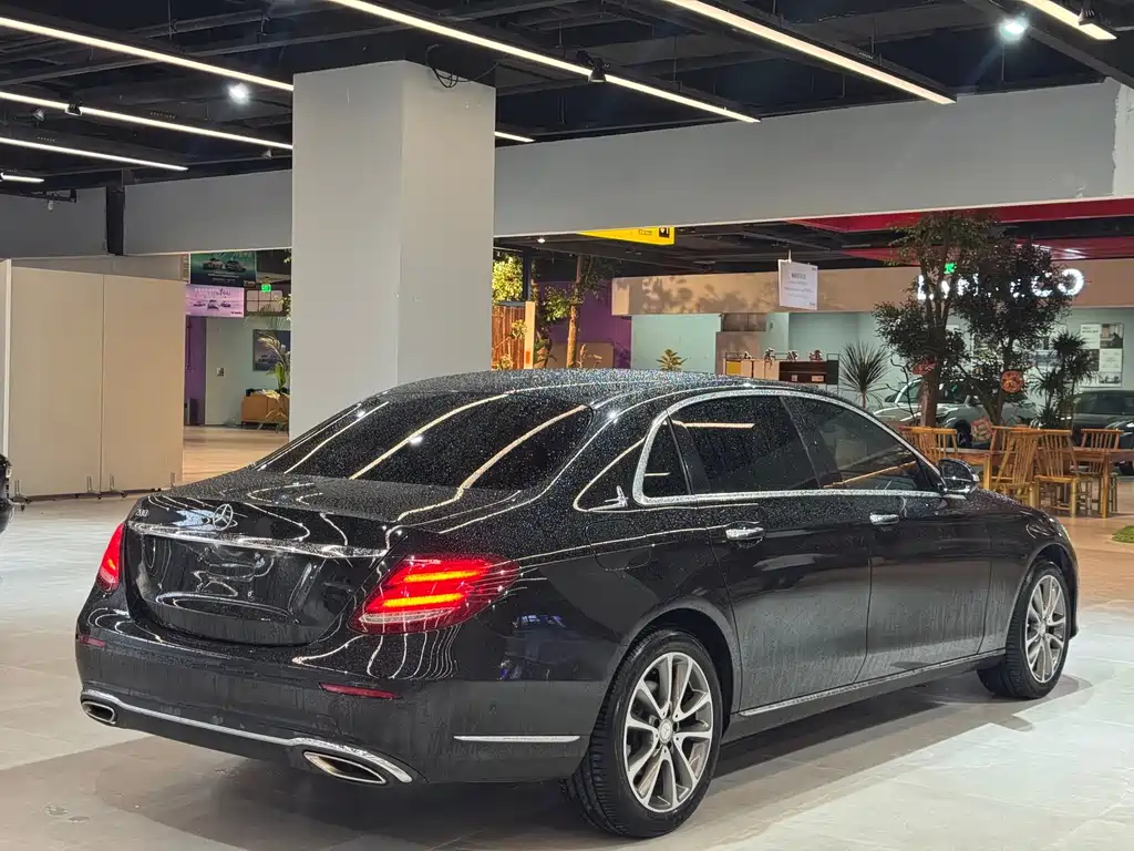 Mercedes-Benz E-Class — миниатюра 8