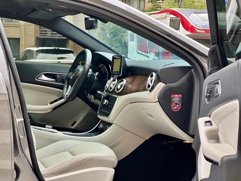 Mercedes-Benz GLA — миниатюра 12