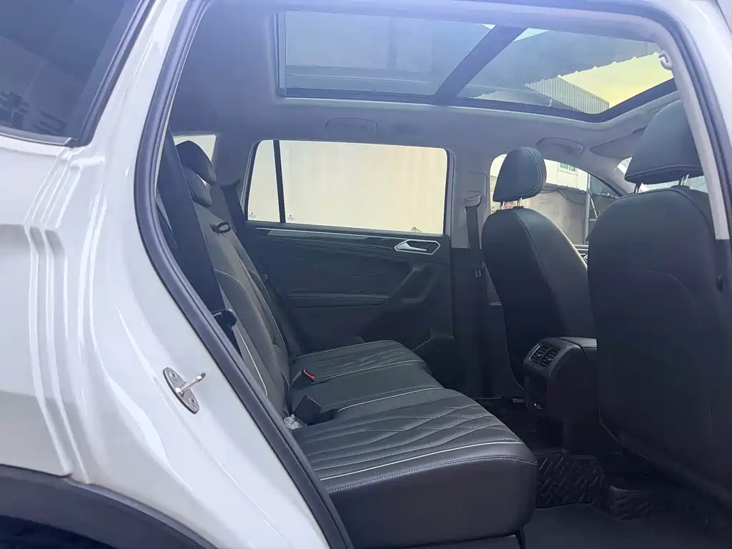 Volkswagen Tiguan L — миниатюра 17