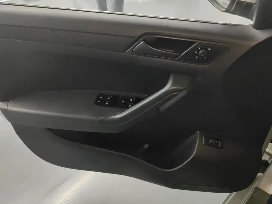 Volkswagen Jetta — миниатюра 7