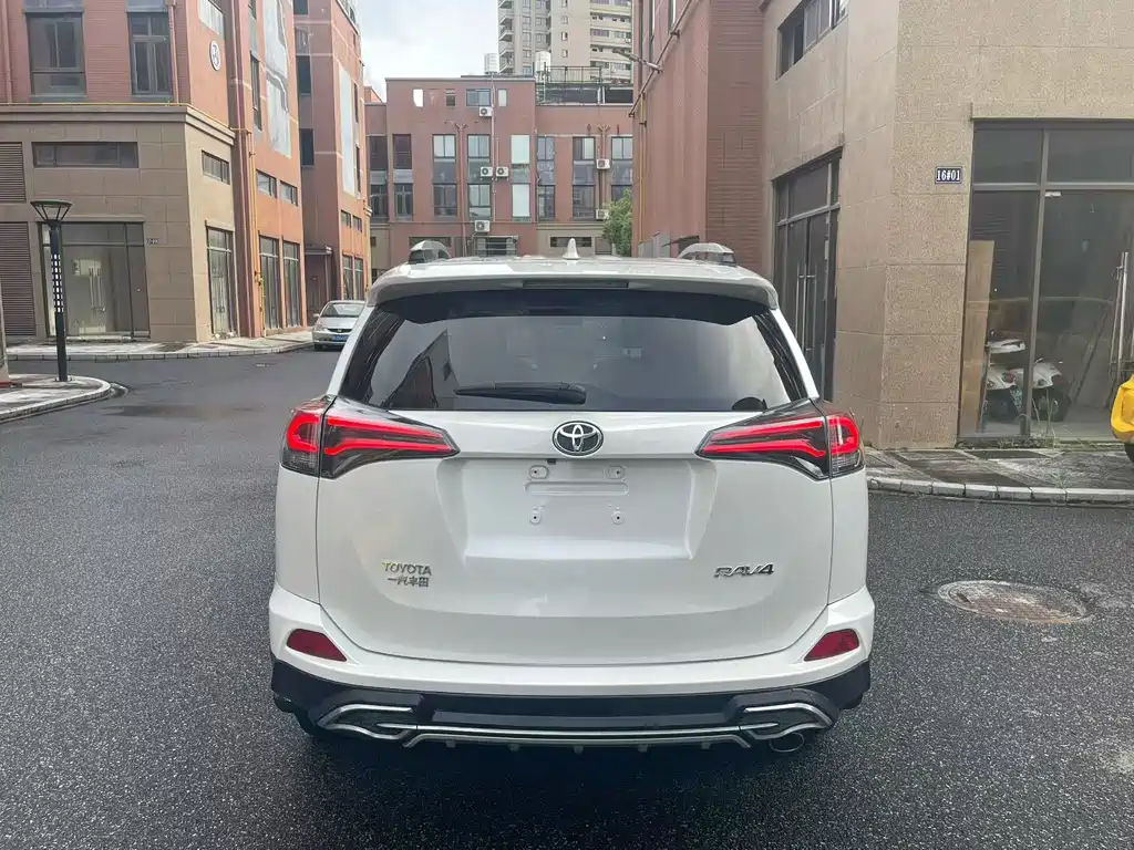Toyota RAV4 — миниатюра 3