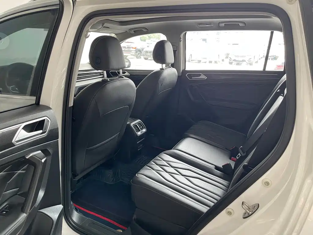 Volkswagen Tiguan L — миниатюра 23