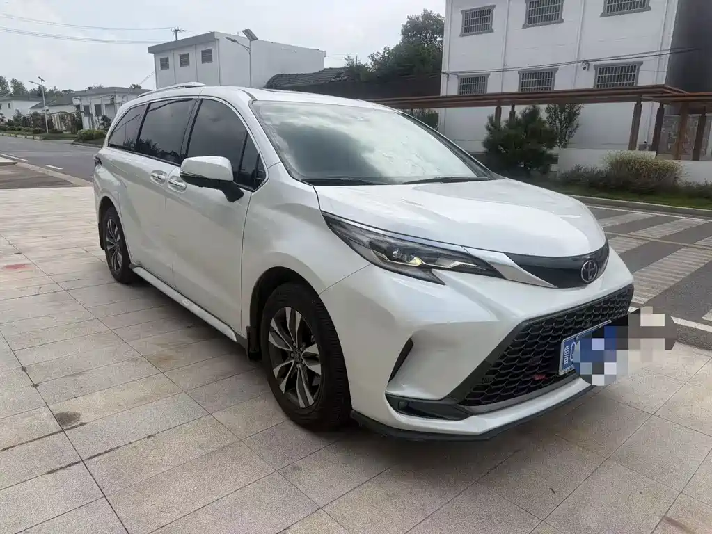 Toyota Granvia — миниатюра 3