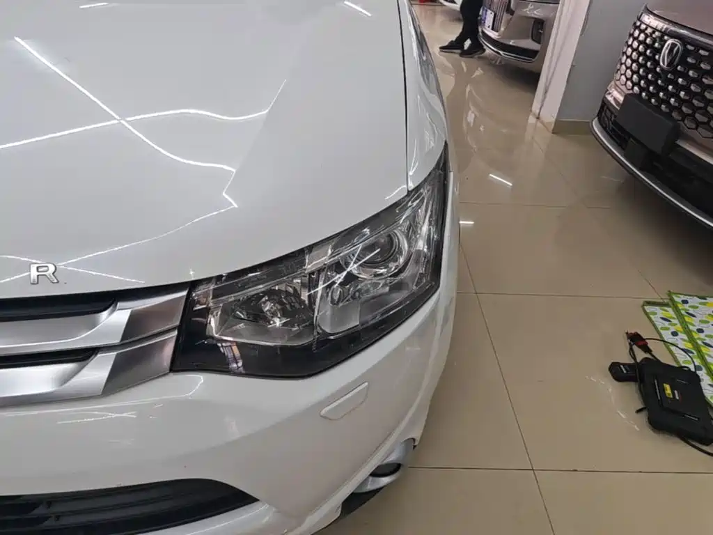 Mitsubishi Outlander (Import) — миниатюра 24