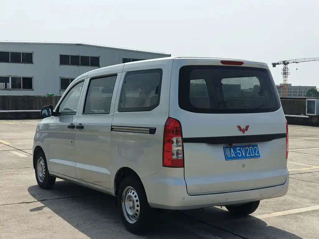 Wuling Hongguang V — миниатюра 6