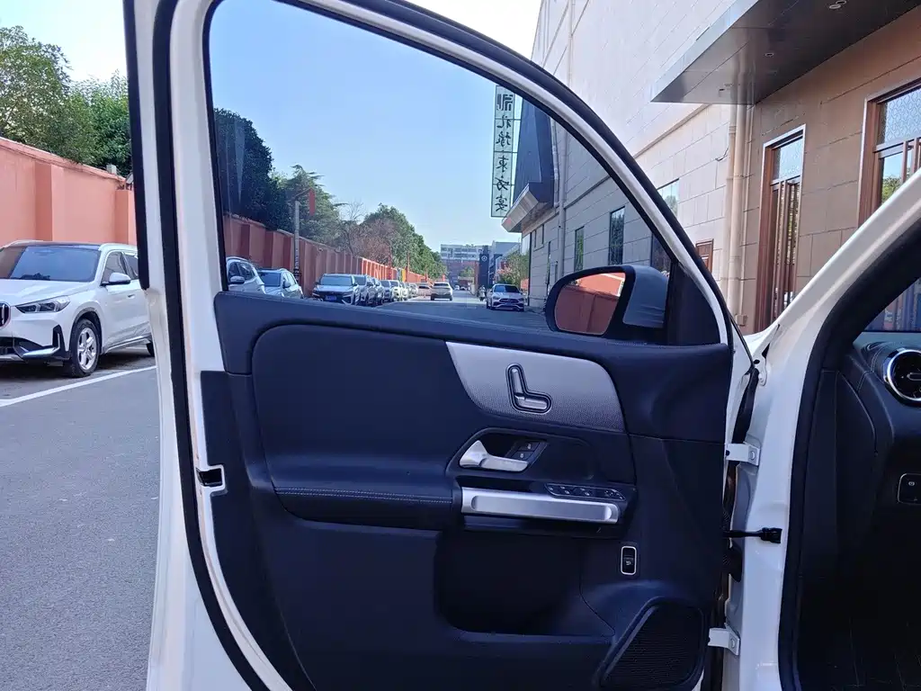 Mercedes-Benz GLB — миниатюра 6