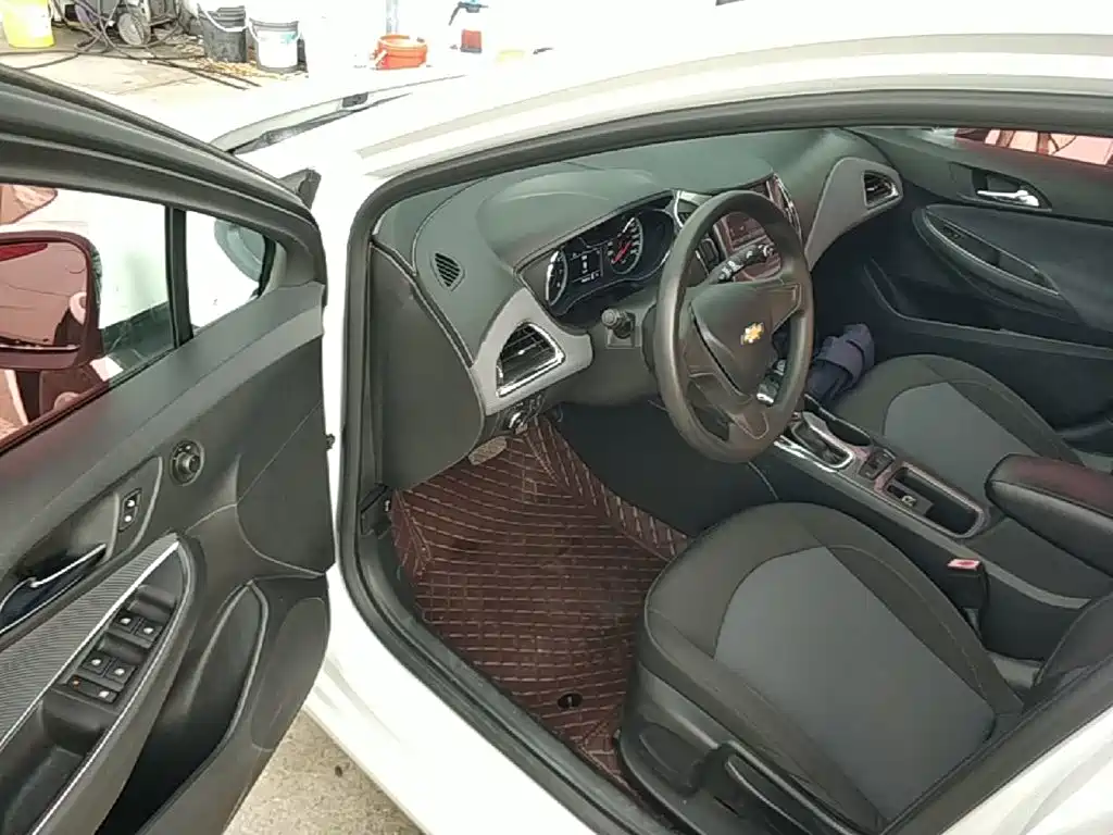 Chevrolet Cruze — миниатюра 16