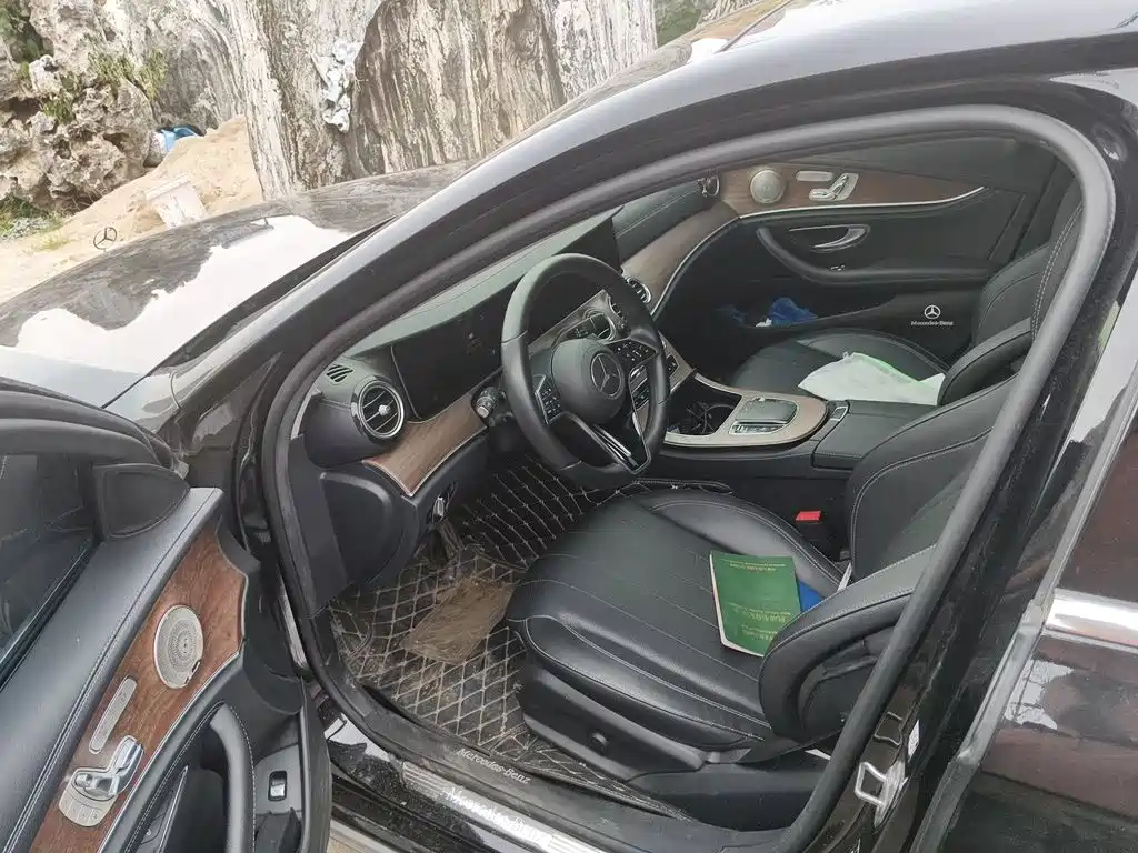 Mercedes-Benz E-Class — миниатюра 13