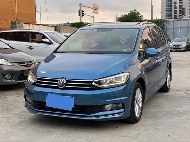 VOLKSWAGEN TOURAN 2017