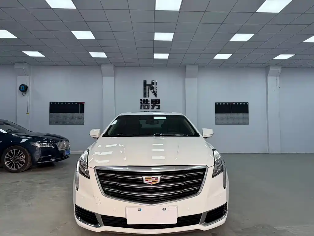 CADILLAC XTS