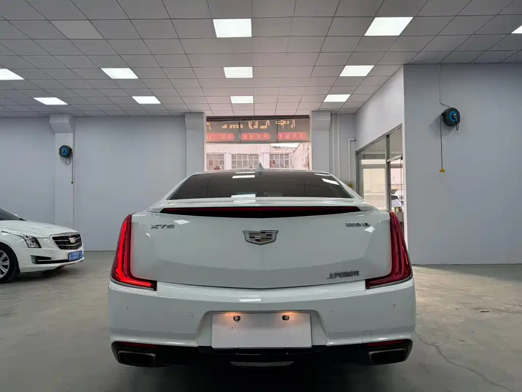 CADILLAC XTS