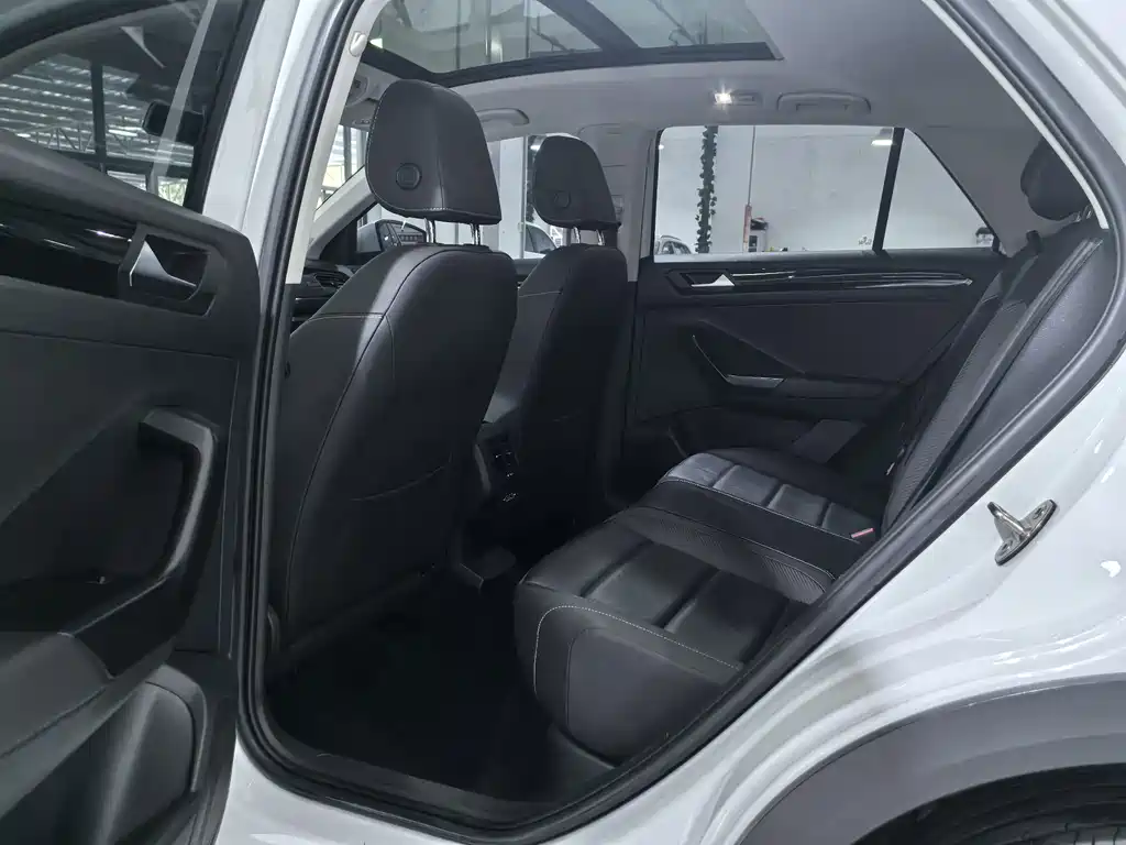 Volkswagen T-Roc — миниатюра 9