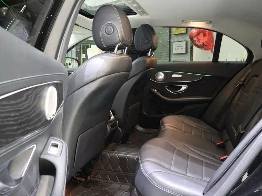 Mercedes-Benz C-Class — миниатюра 7