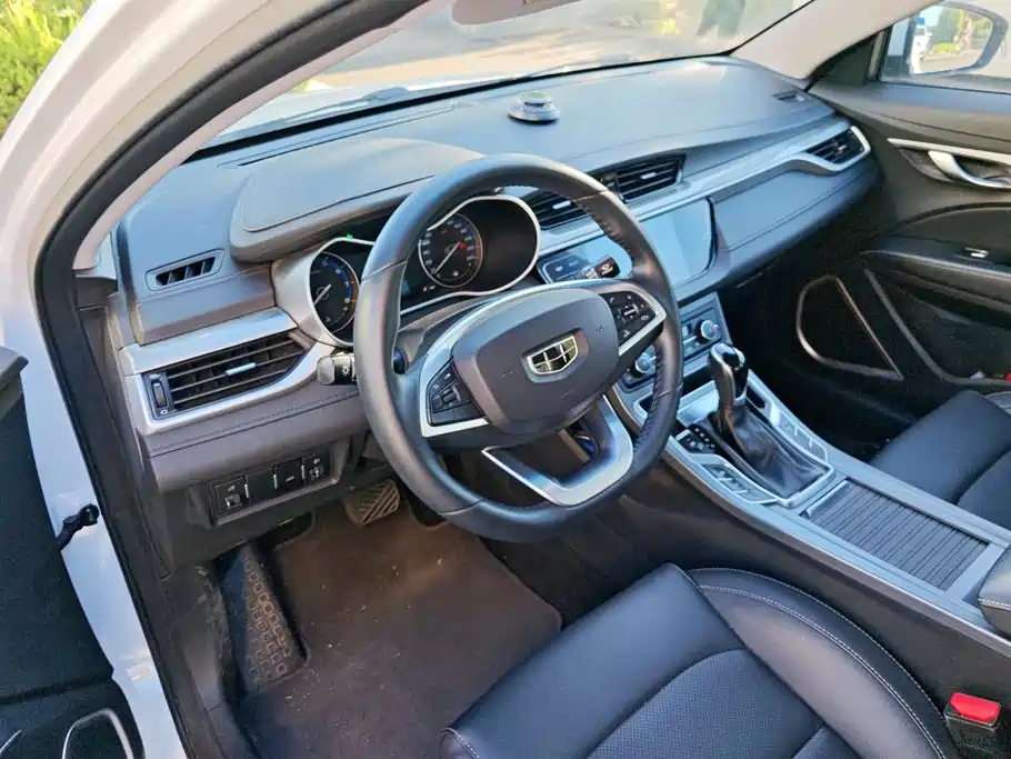 Geely Emgrand — миниатюра 15