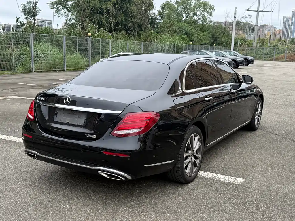 Mercedes-Benz E-Class — миниатюра 10