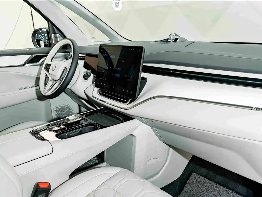 Volvo EM90 — миниатюра 21