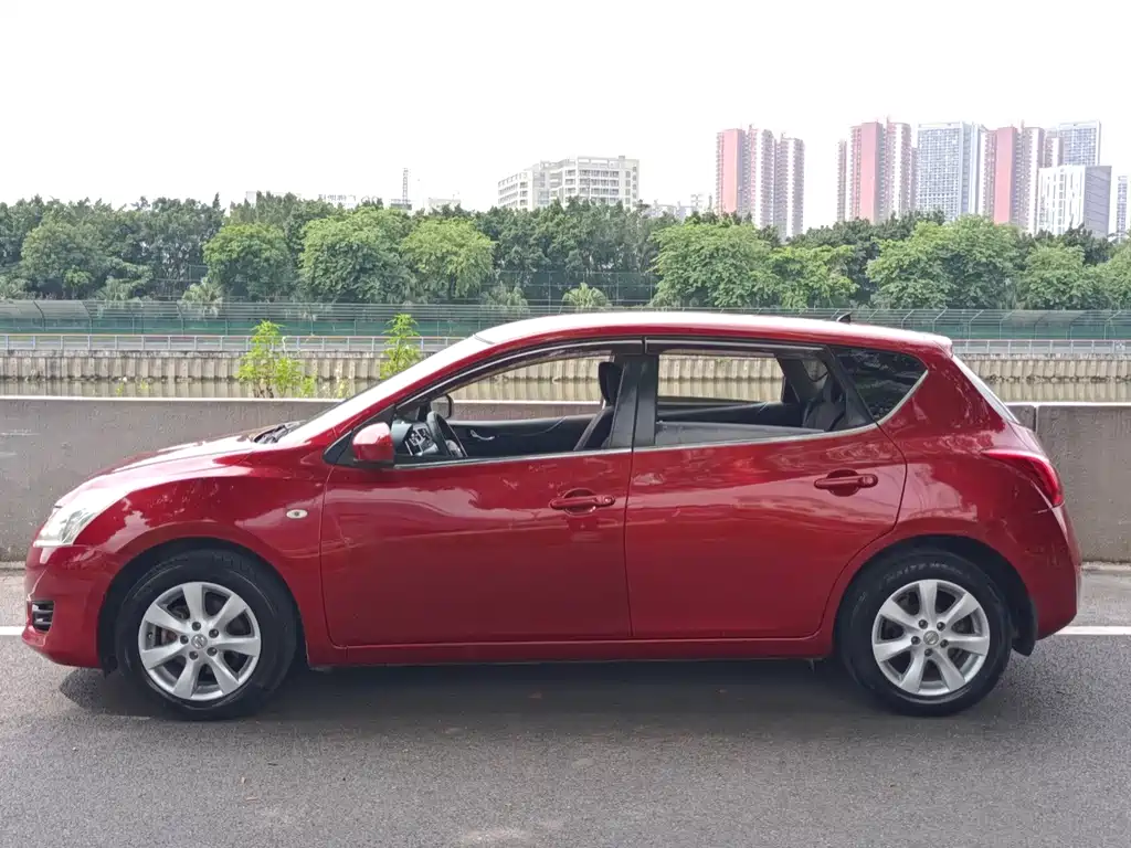 Nissan Tiida — миниатюра 4