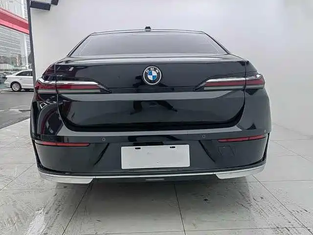 BMW 7 Series — миниатюра 6