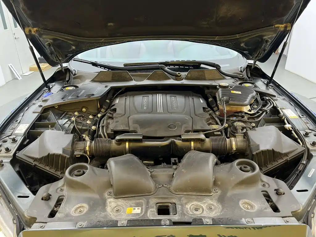 Jaguar XJ — миниатюра 5
