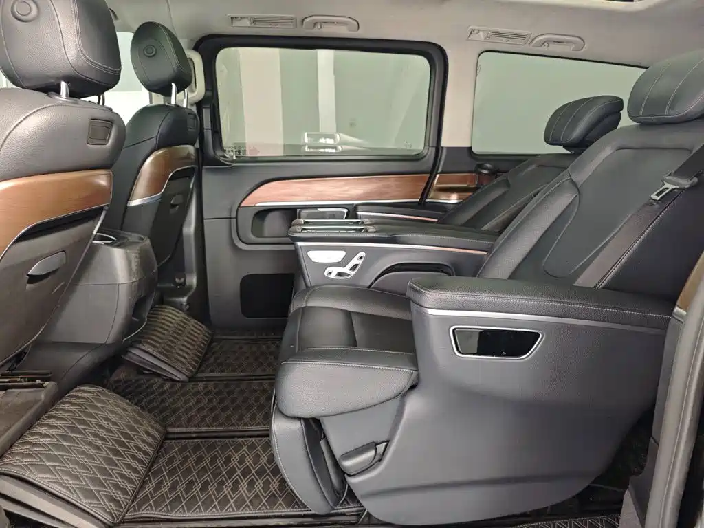 Mercedes-Benz V-Class — миниатюра 13