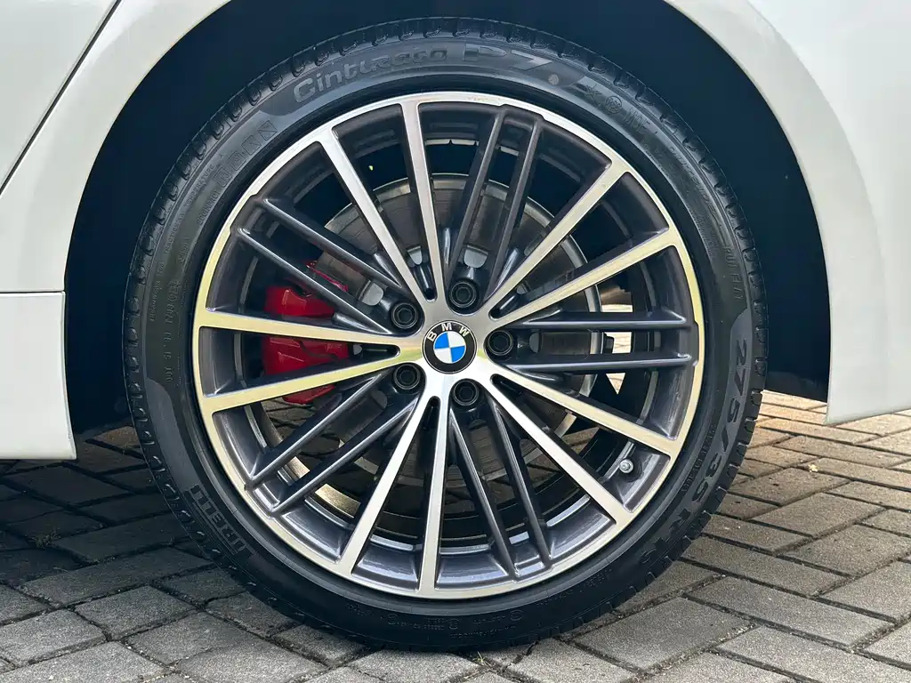 BMW 5 Series — миниатюра 17