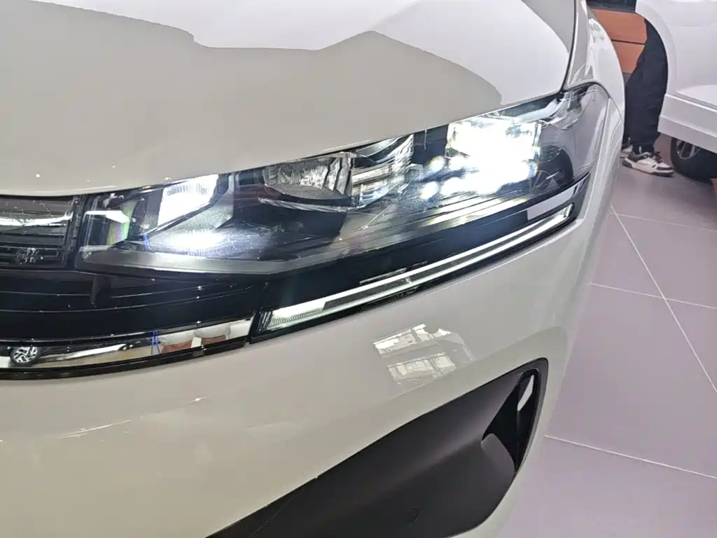 Volkswagen Sagitar — миниатюра 24