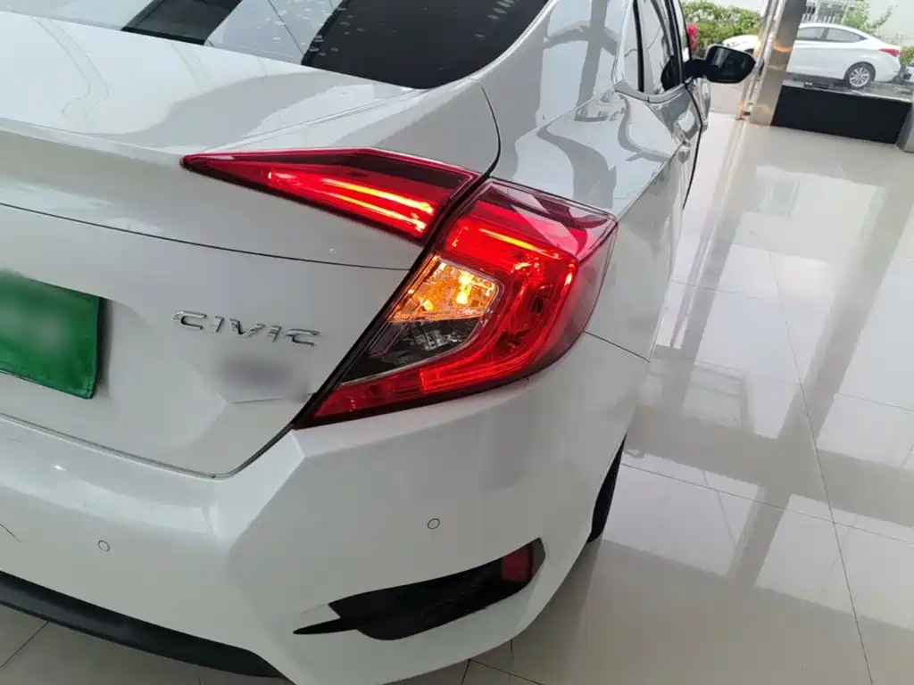 Honda Civic — миниатюра 8
