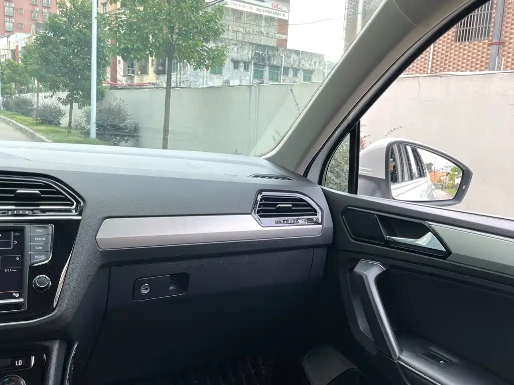 Volkswagen Tiguan L — миниатюра 13