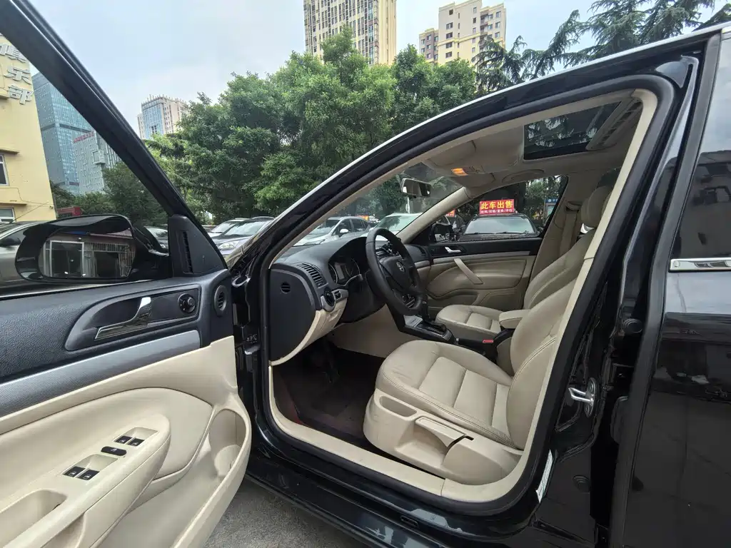 Skoda Octavia 2015 1.6L AT