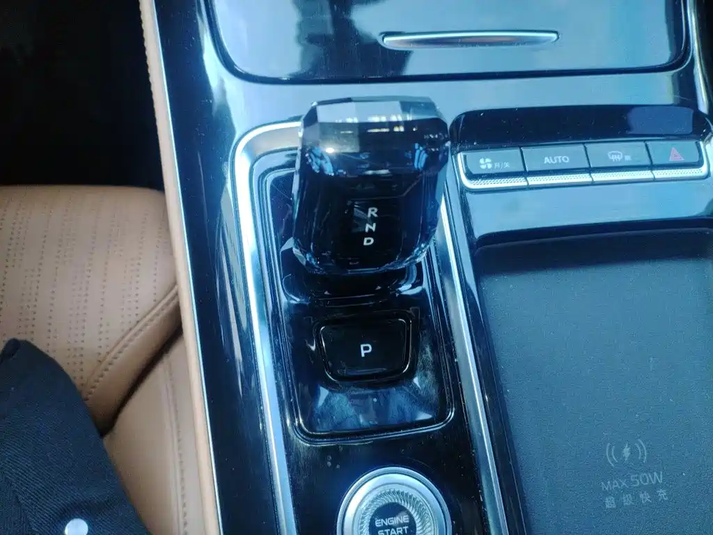 Geely Boyue L — миниатюра 10