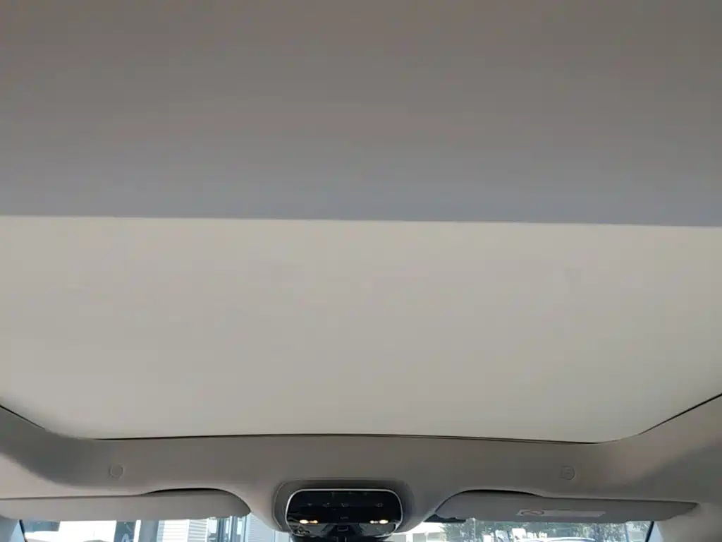 Mercedes-Benz EQE SUV — миниатюра 23