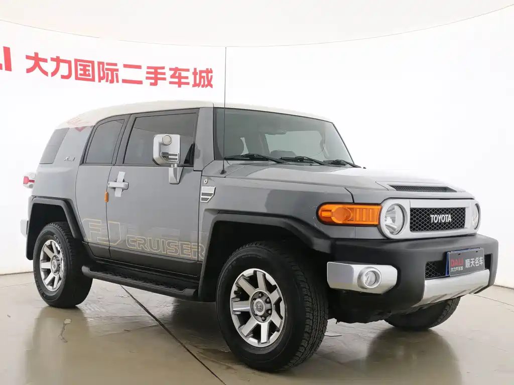 Toyota FJ Cruiser — миниатюра 3