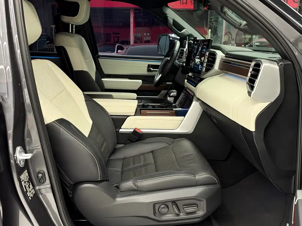 Toyota Sequoia — миниатюра 15