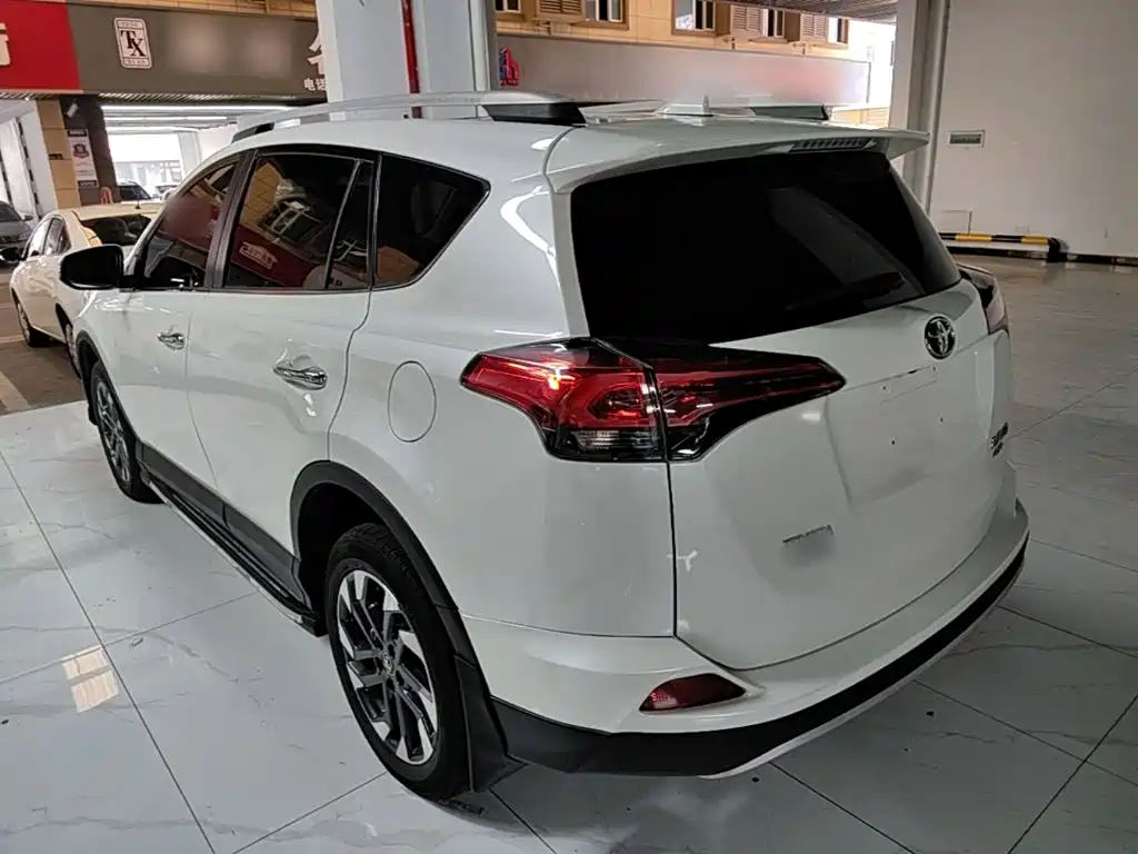 Toyota RAV4 — миниатюра 5