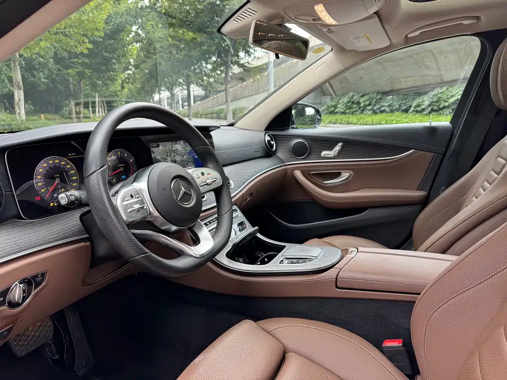 Mercedes-Benz E-Class — миниатюра 6